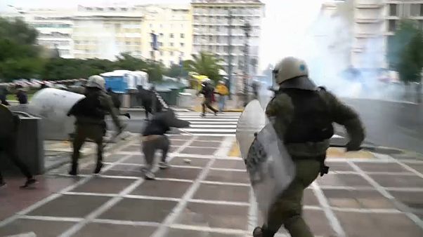 Disturbios en Atenas en recuerdo al joven Grigoropoulos Disturbios en Atenas en recuerdo al joven Grigoropoulos