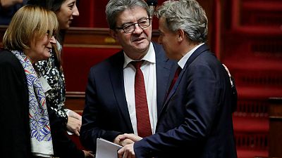 Frankreichs Regierung droht Misstrauensvotum