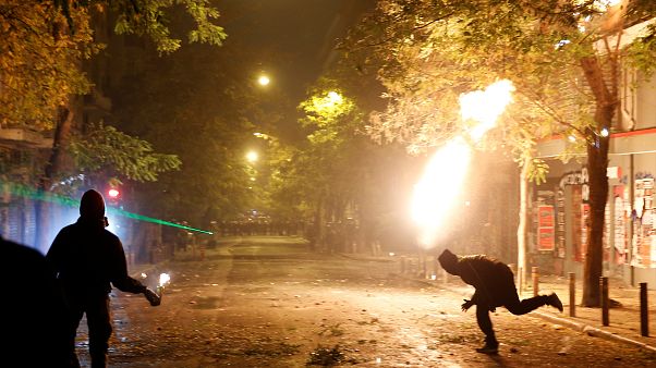 Μολότοφ και χημικά σε Αθήνα και Θεσσαλονίκη Μολότοφ και χημικά σε Αθήνα και Θεσσαλονίκη