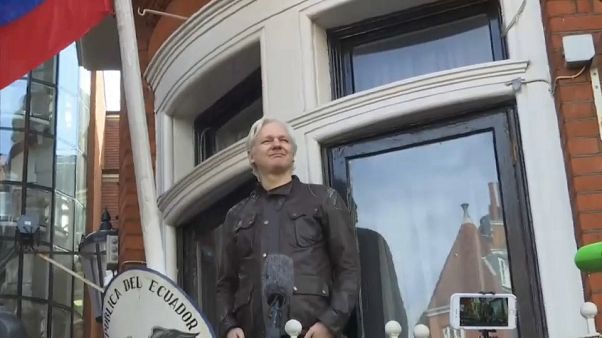 Ekvador: İngiltere, Assange'ın başka bir ülkeye iade edilmeyeceği garantisini verdi Ekvador: İngiltere, Assange'ın başka bir ülkeye iade edilmeyeceği garantisini verdi