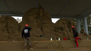 Vatikan'da sanat: Venedik'ten getirilen 720 ton kumdan heykel yapıyorlar