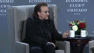 Bono contra a pobreza e em defesa das mulheres