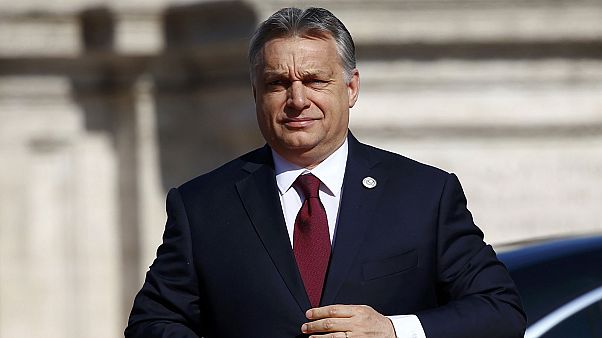 Orbán: minden reggel azzal kelek, hogy derékon vágnak Orbán: minden reggel azzal kelek, hogy derékon vágnak