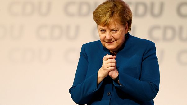 10 Minuten stehende Ovationen bei Merkels Abschied 10 Minuten stehende Ovationen bei Merkels Abschied