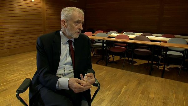 Corbyn: "No habrá apoyo a un acuerdo sin escapatoria" Corbyn: "No habrá apoyo a un acuerdo sin escapatoria"