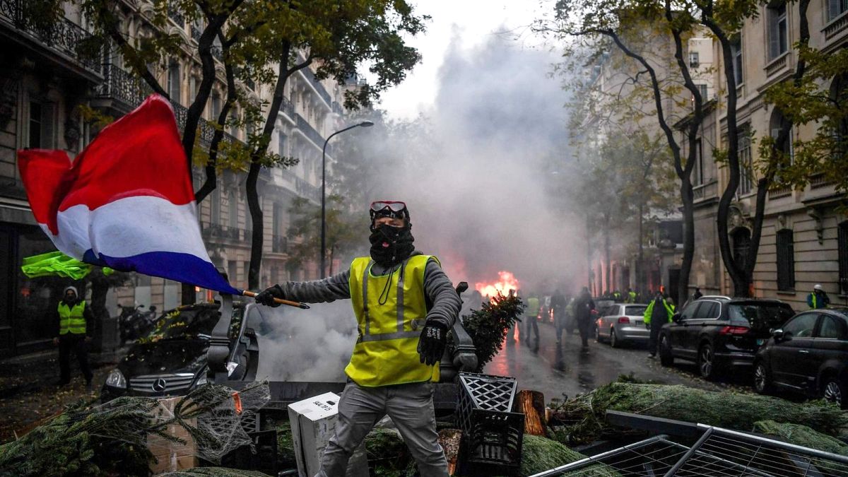 Fransa diken üstünde: Sarı Yelekliler eyleminde 'dördüncü perde'  