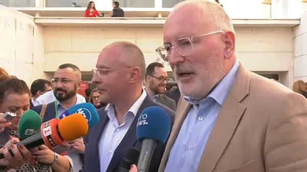 Timmermans: a sárgamellényes mozgalom cselekvésre szólít Timmermans: a sárgamellényes mozgalom cselekvésre szólít