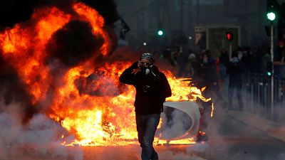 Yellow vests' "fourth act" returns violence to Paris streets