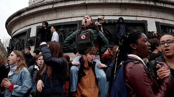 Video | Fransa'da Sarı Yelekliler'den sonra lise öğrencileri de sokakta Video | Fransa'da Sarı Yelekliler'den sonra lise öğrencileri de sokakta