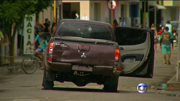 شاهد: سطو مسلح على بنك بالبرازيل يودي بحياة 14 شخصا شاهد: سطو مسلح على بنك بالبرازيل يودي بحياة 14 شخصا