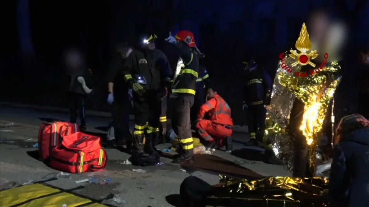 مقتل 6 أشخاص في تدافع بملهى ليلي في إيطاليا