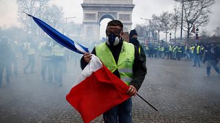 'Gilets jaunes': How the movement escalated in France