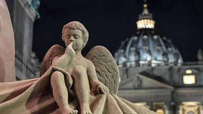 Vatikan'da kumdan devasa Hazreti İsa heykeli ziyaretçilere açıldı