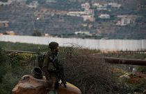 الجيش الإسرائيلي يطلق النار على نشطاء من حزب الله على الحدود مع لبنان
