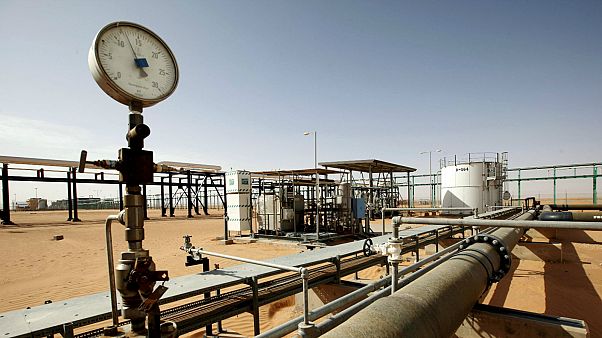 Libya'da daha iyi kamu hizmeti isteyenler petrol sahasını bastı Libya'da daha iyi kamu hizmeti isteyenler petrol sahasını bastı
