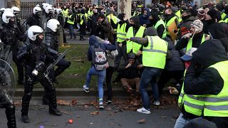 شاهد: اعتقال المئات من محتجي السترات الصفراء في بلجيكا