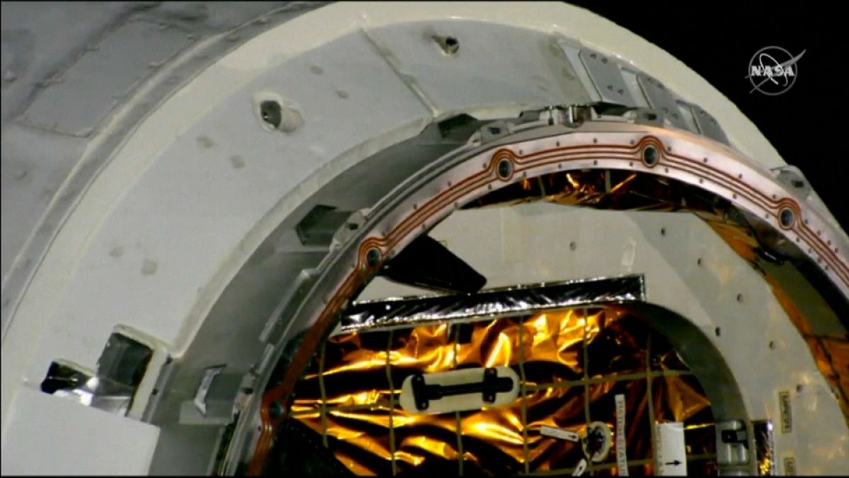 شاهد: مركبة الفضاء دراغون تنقل هدايا عيد الميلاد إلى محطة الفضاء الدولية