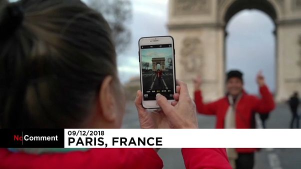 Paris volta a erguer-se depois da passagem dos "coletes amarelos" Paris volta a erguer-se depois da passagem dos "coletes amarelos"