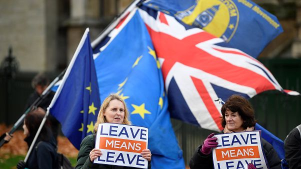 Brexit: Η τριπλή μέγγενη της Τερέζα Μέι Brexit: Η τριπλή μέγγενη της Τερέζα Μέι