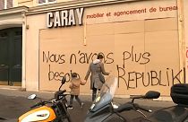 احتجاجات السترات الصفراء تؤثر على أكبر موسم تسوق في باريس