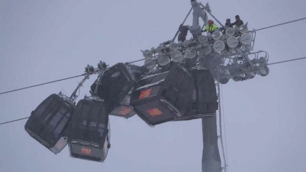 Hochzillertal: 5 Gondeln zusammengeprallt Hochzillertal: 5 Gondeln zusammengeprallt