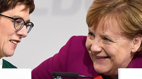 Merkel deverá preparar sucessora para papel na UE Merkel deverá preparar sucessora para papel na UE