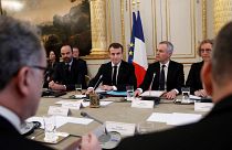 "Gilets jaunes" : Macron veut reprendre la main