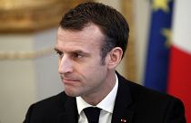 صحيفة: ماكرون أصبح "البطة السوداء" في نظر زعماء العالم الشعبويين