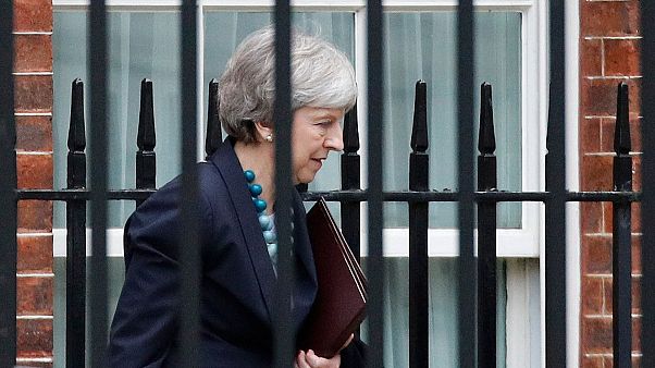 Brexit oylamasını ertelemeye hazırlanan May AB ile tekrar masaya oturuyor Brexit oylamasını ertelemeye hazırlanan May AB ile tekrar masaya oturuyor
