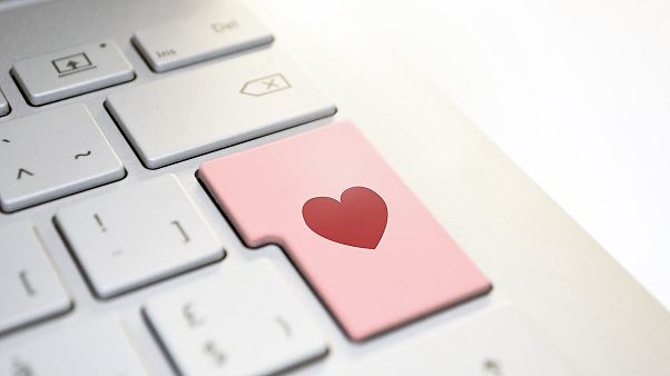 Yellow Vest protesters find love online Yellow Vest protesters find love online