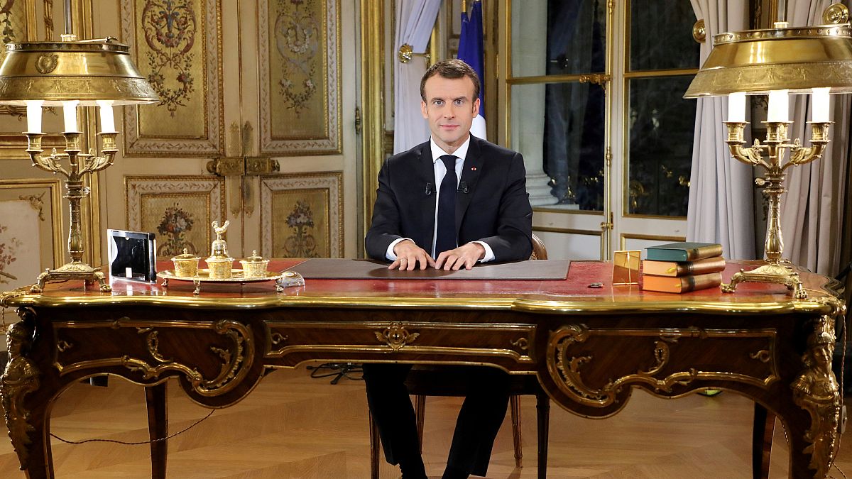 Sarı Yelekliler eylemi: Macron'dan geri adım