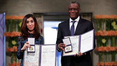شاهد: لحظة تسلّم نادية مراد ودنيس مكويجي جائزة نوبل للسلام