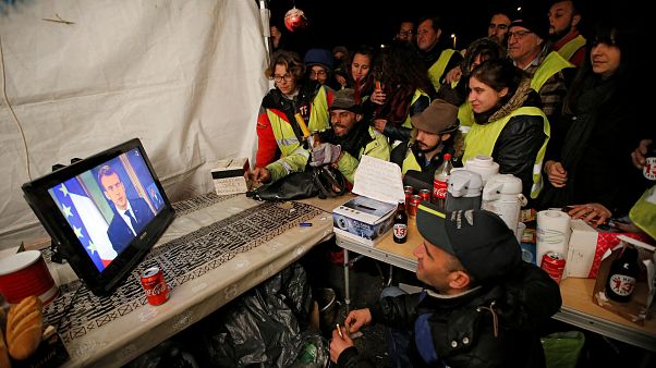 "Ouverture" ou "blabla" : les "gilets jaunes" divisés après le discours de Macron "Ouverture" ou "blabla" : les "gilets jaunes" divisés après le discours de Macron