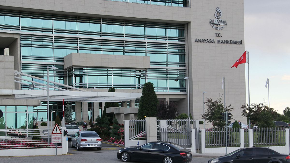 AYM’den 28 Şubat kararı: Başörtüsü nedeniyle Boğaziçi Üniversitesi’nden atılan öğrenciye tazminat