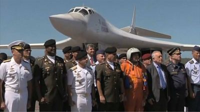 USA wütend: Russland fliegt TU-160 nach Venezuela