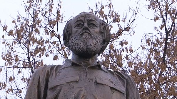 Памятник Солженицыну открыт в центре Москвы Памятник Солженицыну открыт в центре Москвы