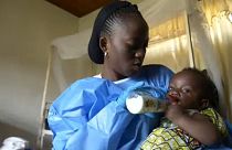 UNICEF: Ebola virüsü taşıyanların 3'te biri çocuklar