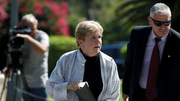 Το Σαββατοκύριακο στην Κύπρο η Τζέιν Χολ Λουτ Το Σαββατοκύριακο στην Κύπρο η Τζέιν Χολ Λουτ