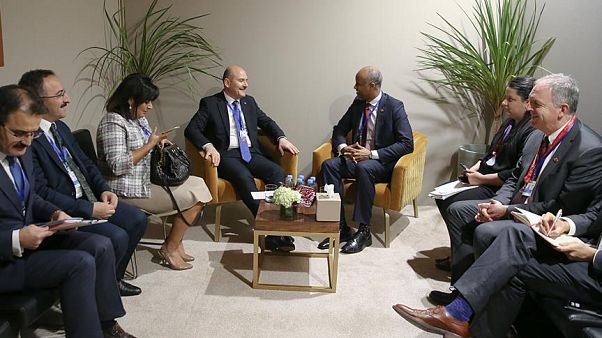 İçişleri Bakanı Soylu Yunan yetkililerle Meriç Nehri ve Akdeniz'deki göç dalgasını konuştu İçişleri Bakanı Soylu Yunan yetkililerle Meriç Nehri ve Akdeniz'deki göç dalgasını konuştu