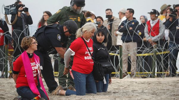 Grenze zu Mexiko: US-Behörden nehmen 30 Demonstranten fest Grenze zu Mexiko: US-Behörden nehmen 30 Demonstranten fest