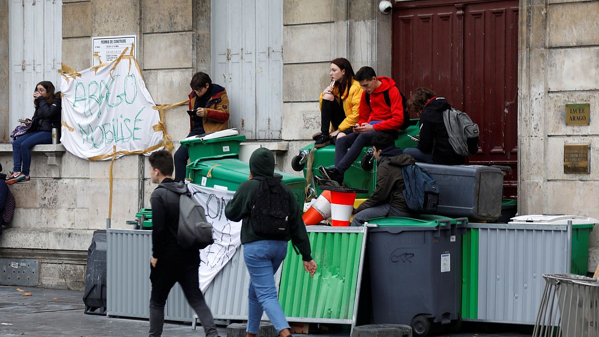 Fransa'da lise öğrencileri Kara Salı gösterilerine hazırlanıyor