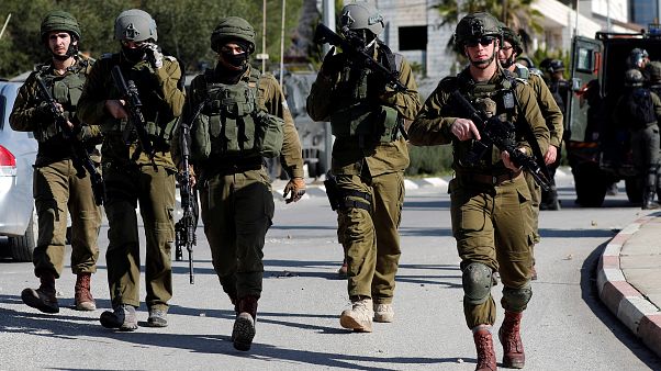 الشرطة الإسرائيلية تقول إنها قتلت فلسطينياً حاول دهس ضباط شرطة الشرطة الإسرائيلية تقول إنها قتلت فلسطينياً حاول دهس ضباط شرطة