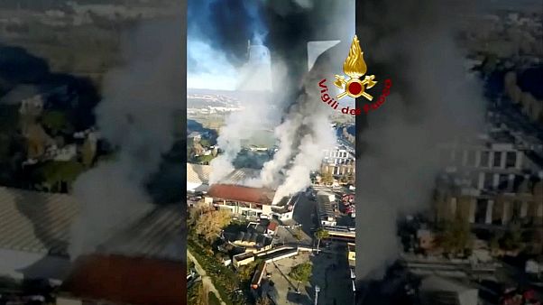 Πυρκαγιά σε κέντρο συλλογής και επεξεργασίας απορριμμάτων στη Ρώμη Πυρκαγιά σε κέντρο συλλογής και επεξεργασίας απορριμμάτων στη Ρώμη