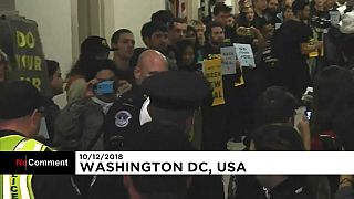 اعتراض کنشگران محیط زیست در دفتر رییس مجلس نمایندگان آمریکا