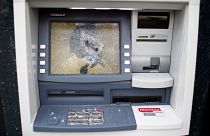 شاهد: شوارع باريس ومحلاتها التجارية بعد مظاهرات الاثنين العنيفة