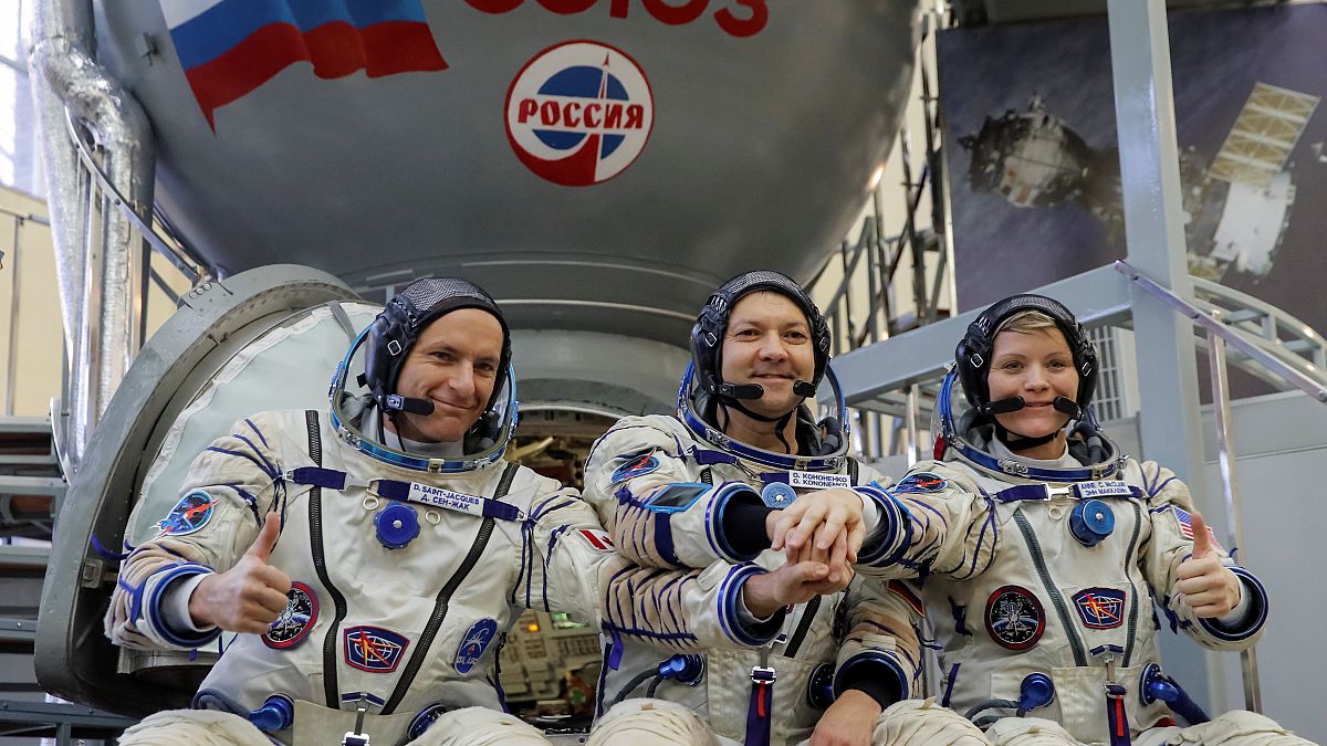 Rus kozmonotlar Soyuz'daki gizemli delik için uzayda 6 saat yürüyecek