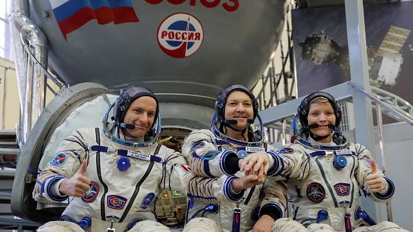 Rus kozmonotlar Soyuz'daki gizemli delik için uzayda 6 saat yürüyecek Rus kozmonotlar Soyuz'daki gizemli delik için uzayda 6 saat yürüyecek