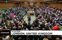 Brexit, presa la "mazza cerimoniale" per protesta contro il rinvio del voto