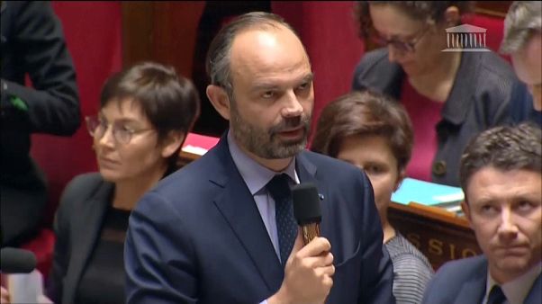 Le "virage social" de Macron critiqué par l'opposition Le "virage social" de Macron critiqué par l'opposition