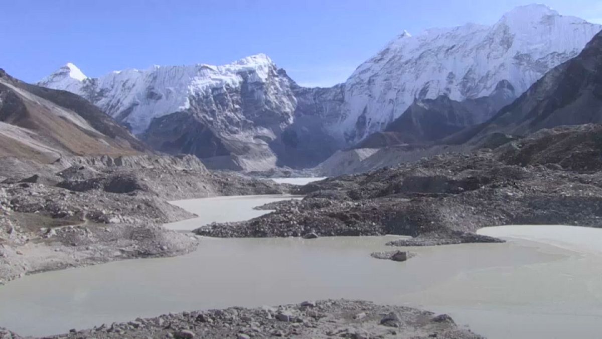 Flood concerns over Everest's picturesque glacial lakes